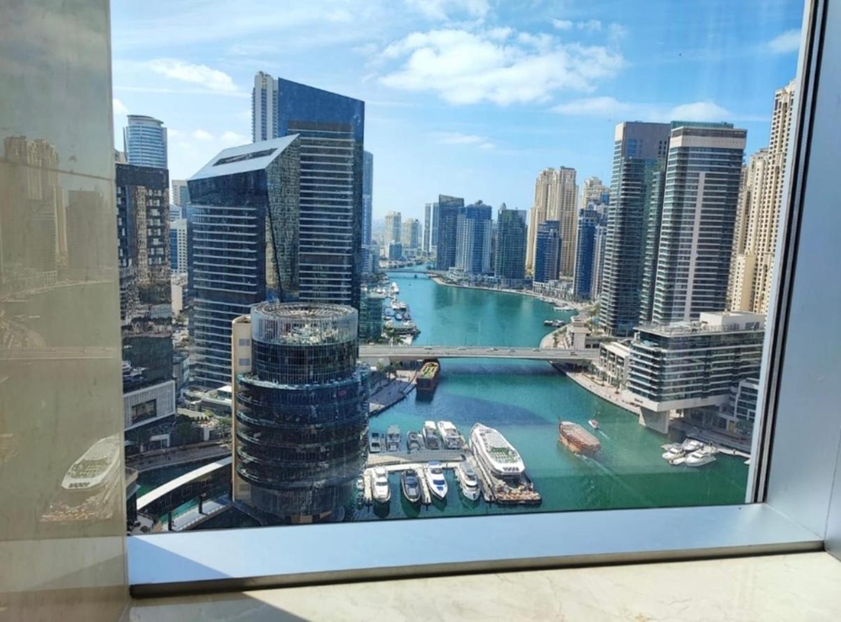 Address Marina Mall - Full Marina Views, Balcony, Kitchen & Parking Apartment